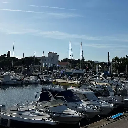 Mazet Les Maures Proche Plage Commerces Holiday home La Londe-les-Maures